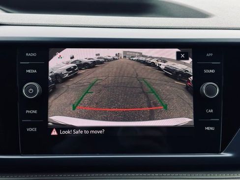 Used 2024 Volkswagen Taos SE w/ Panoramic Sunroof Package image 36