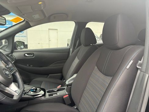 Used 2020 Nissan Leaf SV w/ SV Technology Package FWD image 6