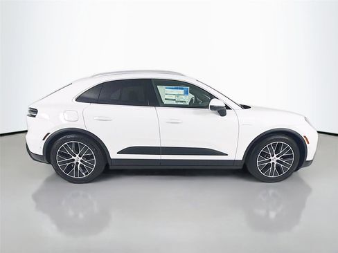 New 2026 Porsche Macan Electric image 20