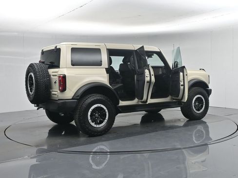 Certified 2025 Ford Bronco Outer Banks w/ Sasquatch Package AWD/4WD image 6