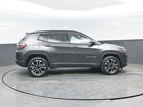 Used 2023 Jeep Compass Limited image 3