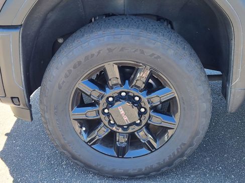 Used 2024 GMC Sierra 2500 AT4 w/ AT4 Premium Plus Package AWD/4WD image 9