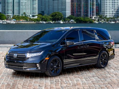 Certified 2024 Honda Odyssey Sport image 1