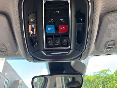 Used 2022 Jeep Grand Cherokee Limited w/ MOPAR Finishing Package AWD/4WD image 25