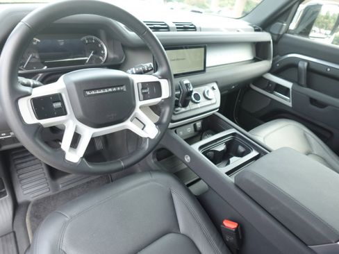 Used 2023 Land Rover Defender 90 S image 9