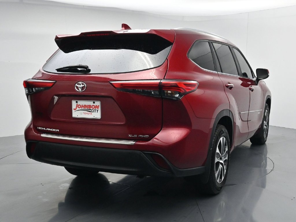 Used 2023 Toyota Highlander XLE AWD/4WD image 6