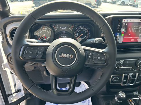 New 2025 Jeep Gladiator Sport image 17