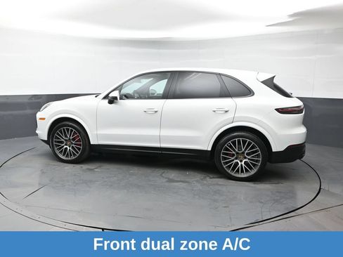 Used 2022 Porsche Cayenne AWD/4WD image 4