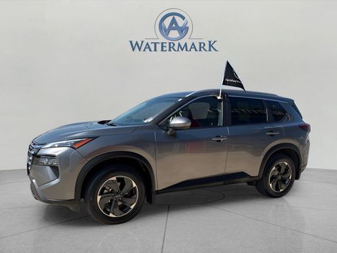Used 2025 Nissan Rogue SV w/ SV Premium Package AWD/4WD image 2