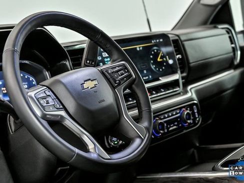 Used 2025 Chevrolet Silverado 2500 LTZ w/ LTZ Premium Package image 16