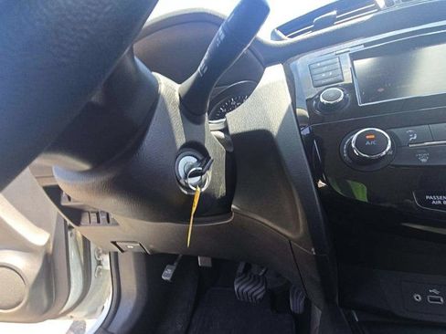 Used 2020 Nissan Rogue S AWD/4WD image 16