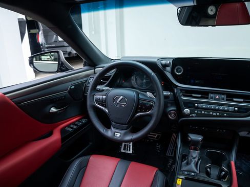 Used 2025 Lexus ES 300h FWD image 9