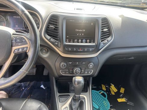 Used 2014 Jeep Cherokee Limited w/ Technology Group image 12