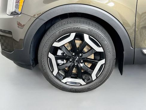 Used 2025 Kia Telluride S FWD image 11
