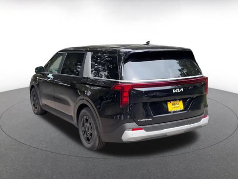 Used 2026 Kia Carnival FWD image 10