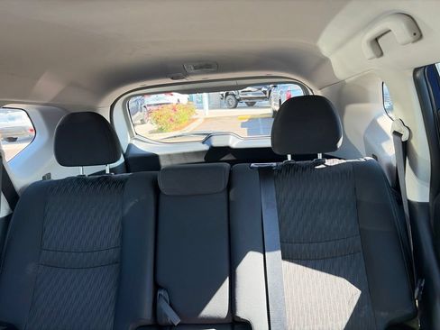 Used 2018 Nissan Rogue S AWD/4WD image 10