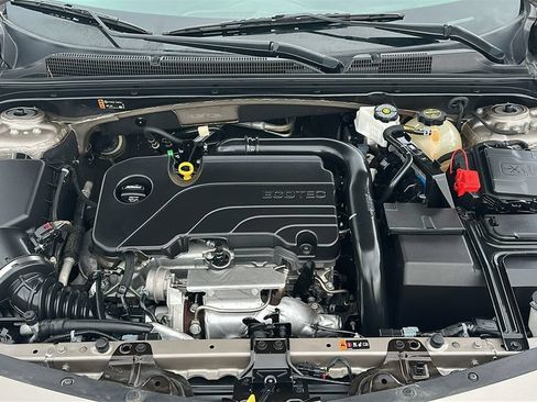 Used 2024 Chevrolet Malibu LT FWD image 3