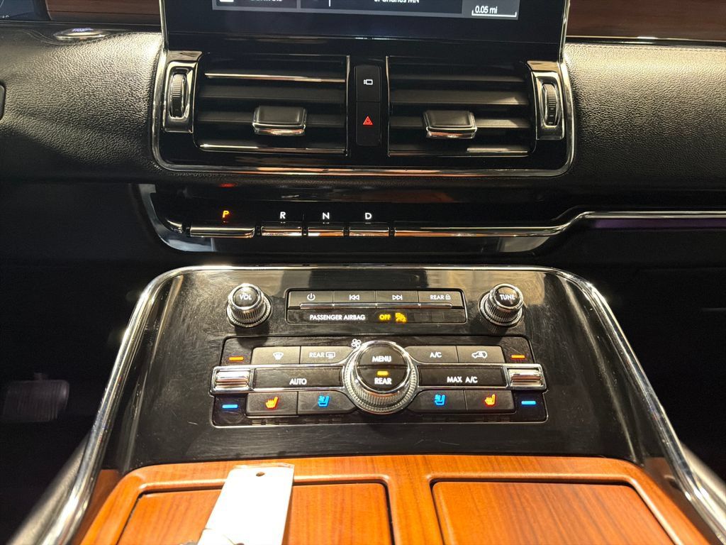 Used 2018 Lincoln Navigator Reserve w/ Technology Package AWD/4WD image 7