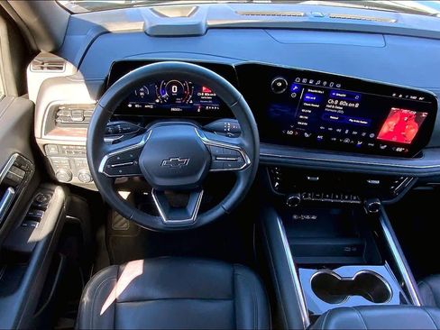 Certified 2025 Chevrolet Suburban Z71 image 6