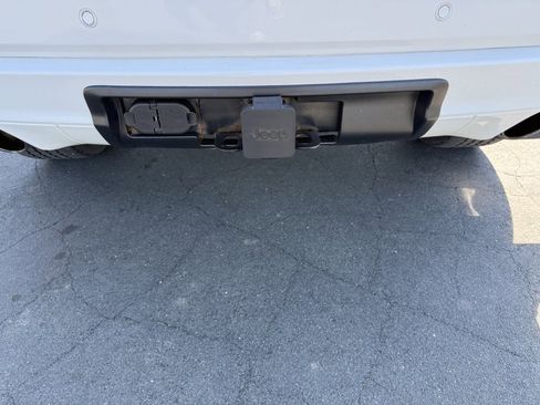 Used 2018 Jeep Grand Cherokee Overland image 9