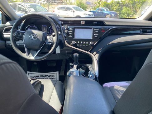 Used 2019 Toyota Camry LE FWD image 18