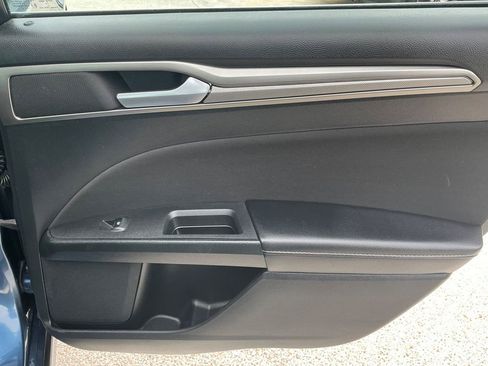 Used 2018 Ford Fusion SE w/ Fusion SE Technology Package image 16