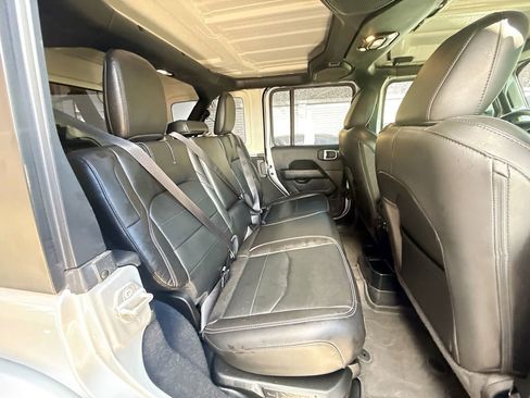 Used 2023 Jeep Wrangler Unlimited Sahara w/ Cold Weather Group image 31