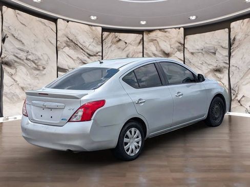 Used 2013 Nissan Versa SV FWD image 13