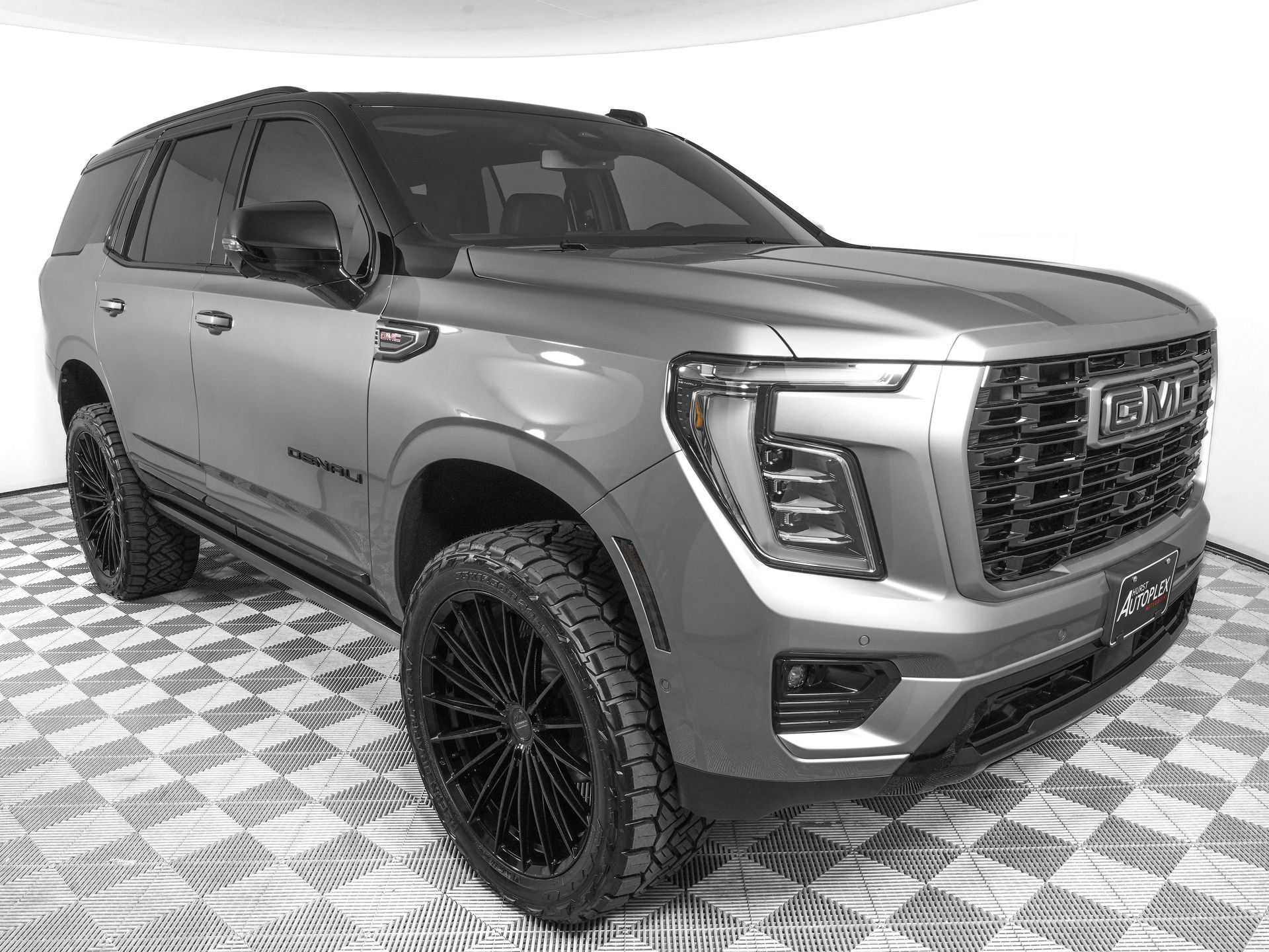 Used 2026 GMC Yukon Denali w/ Sun & Power Step Package AWD/4WD image 3