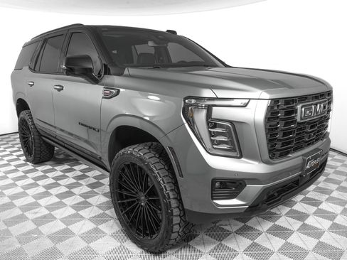 Used 2026 GMC Yukon Denali w/ Sun & Power Step Package AWD/4WD image 3