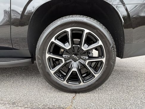 Used 2024 Chevrolet Suburban RST w/ Luxury Package image 24