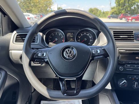 Used 2015 Volkswagen Jetta Sport image 16