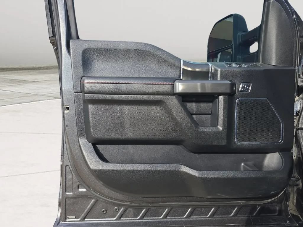 Used 2018 Ford F150 Lariat w/ Equipment Group 502A Luxury AWD/4WD image 8