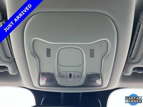 Certified 2017 Jeep Renegade Latitude FWD image 35