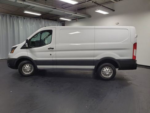Used 2023 Ford Transit 250 Low Roof AWD image 5