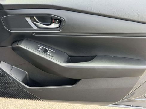 Certified 2025 Honda Accord SE image 6