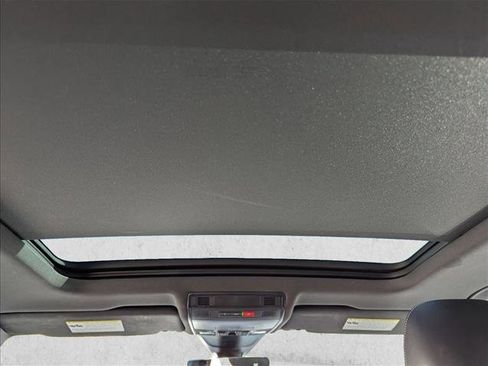 Used 2021 Volkswagen Tiguan SEL Premium R-Line image 18