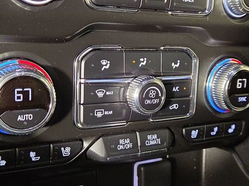 Used 2024 GMC Yukon XL AT4 w/ Technology Package AWD/4WD image 23