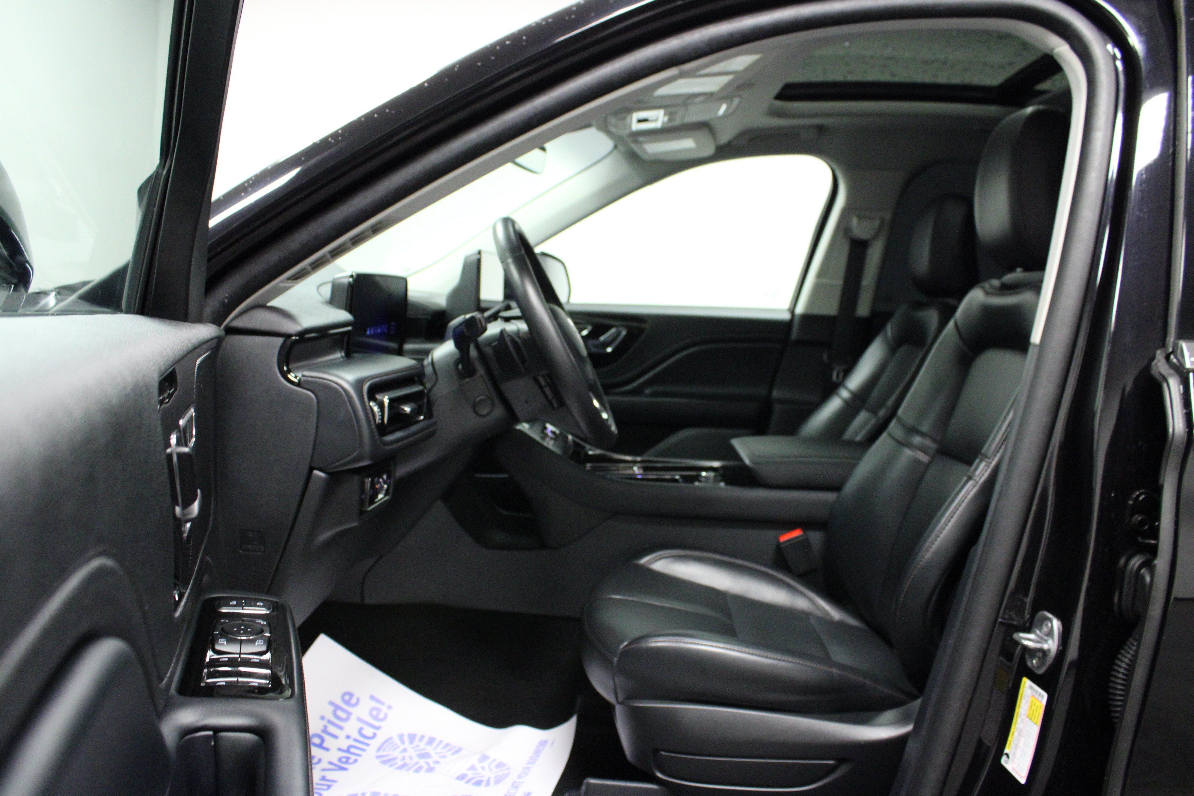 Used 2025 Lincoln Aviator AWD image 12
