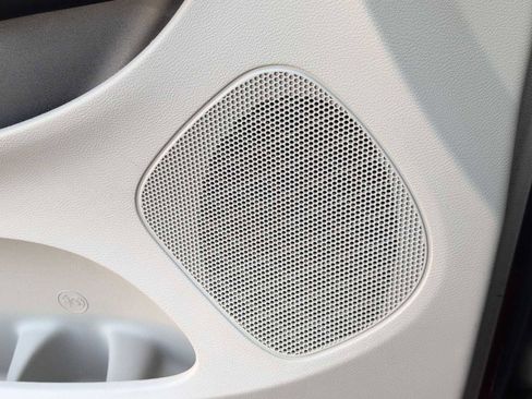 Used 2015 Dodge Grand Caravan SE image 26