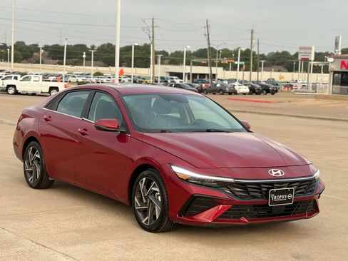 Used 2025 Hyundai Elantra Limited FWD image 6