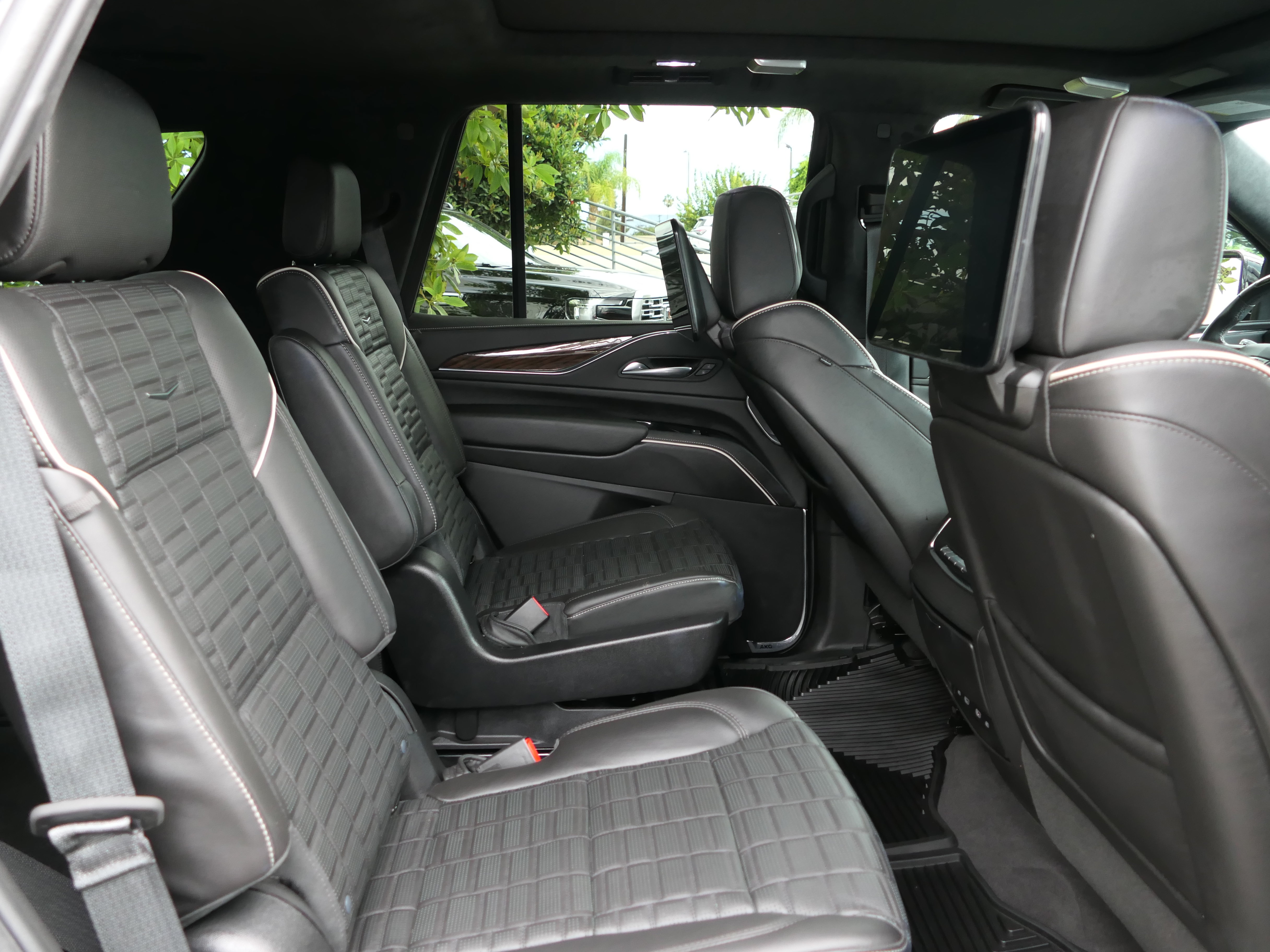 Certified 2023 Cadillac Escalade Premium Luxury Platinum AWD/4WD image 23