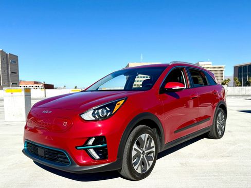 Used 2022 Kia Niro EX image 17