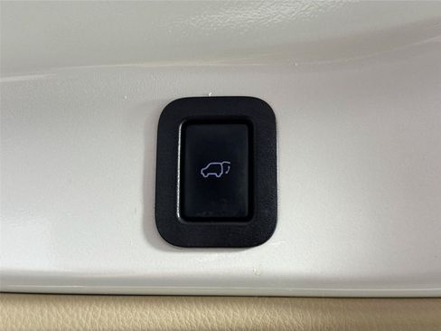 Used 2016 Toyota Highlander Limited FWD image 40