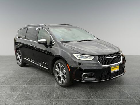 New 2026 Chrysler Pacifica Pinnacle image 7