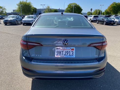 Used 2024 Volkswagen Jetta SE image 5