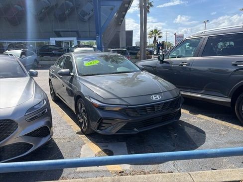 Certified 2025 Hyundai Elantra SEL image 1