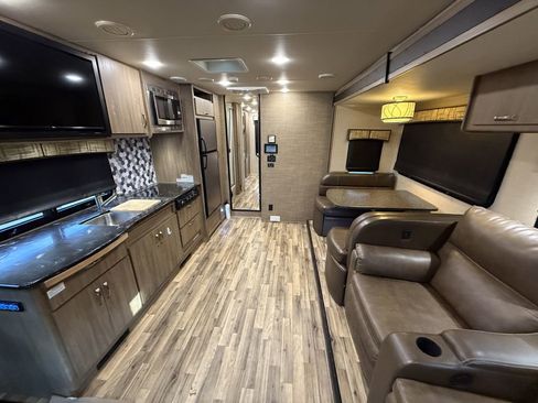 Used 2017 Ford E-450 and Econoline 450 Super Duty w/ Motorhome Prep Package RWD image 42