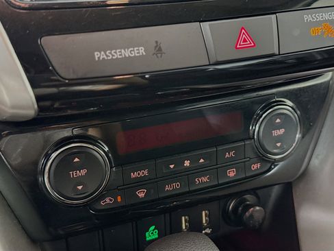 Used 2024 Mitsubishi Eclipse Cross SE image 19