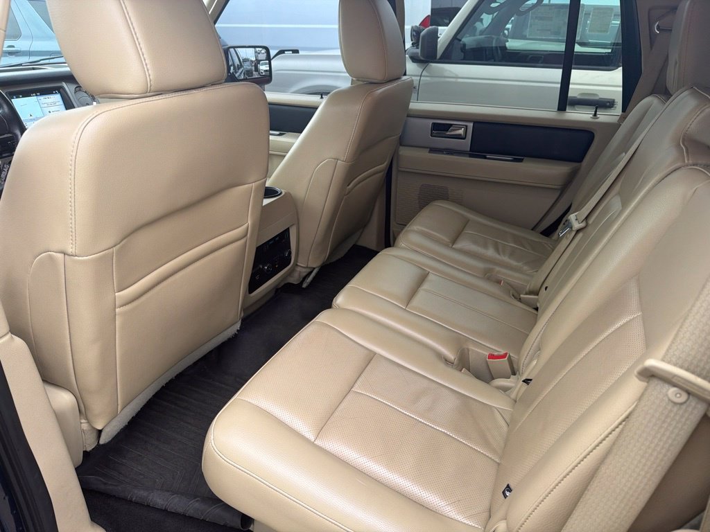 Used 2017 Ford Expedition XLT w/ Equipment Group 202A AWD/4WD image 10